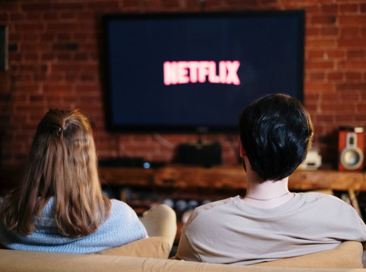 Due persone stanno guardando Netflix