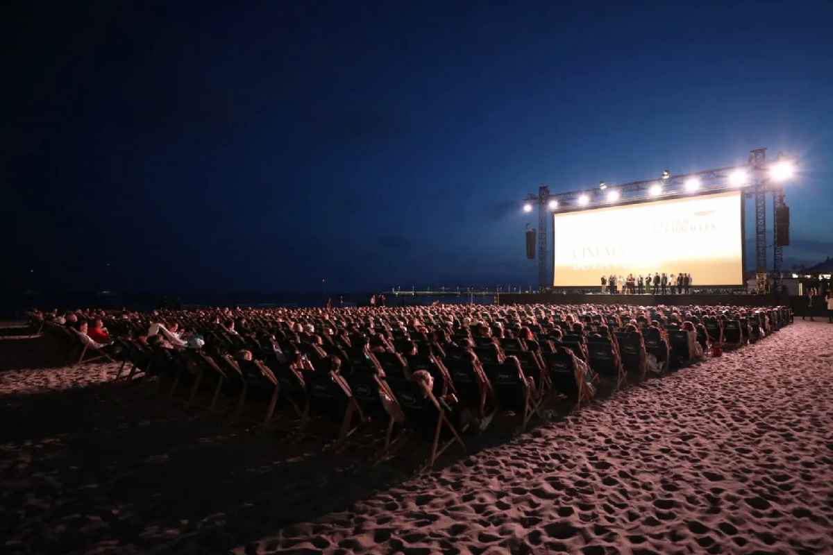Cinema sulla spiaggia in occasione del Festival di Cannes
