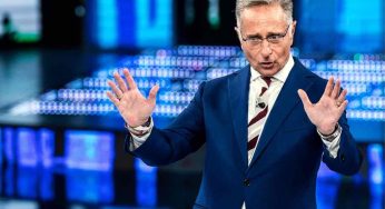 Paolo Bonolis finisce nella bufera: una donna gli punta contro il dito, cala l’imbarazzo generale