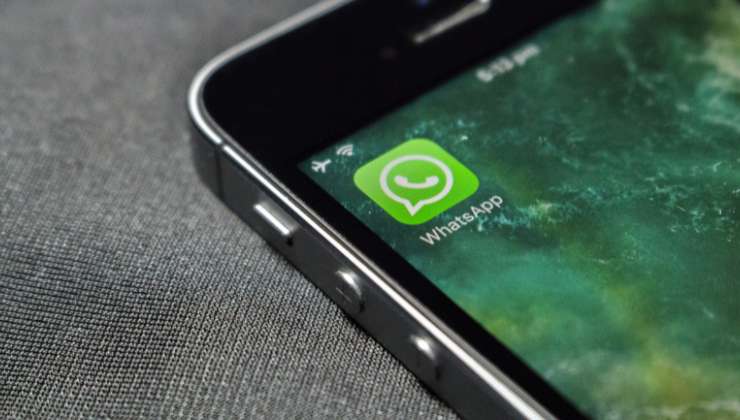 La guida per attivare il trucco anti spionaggio su WhatsApp